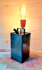 Lamp gemaakt van vintage olieblik. Esso 1954, Huis en Inrichting, Lampen | Tafellampen, Metaal, Zo goed als nieuw, Ophalen