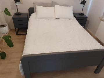 Bed & nachtkastjes & lampen