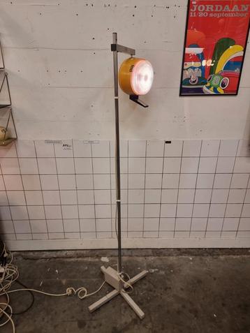 Vintage vloerlamp industrieel tandarts ziekenhuis lamp beschikbaar voor biedingen