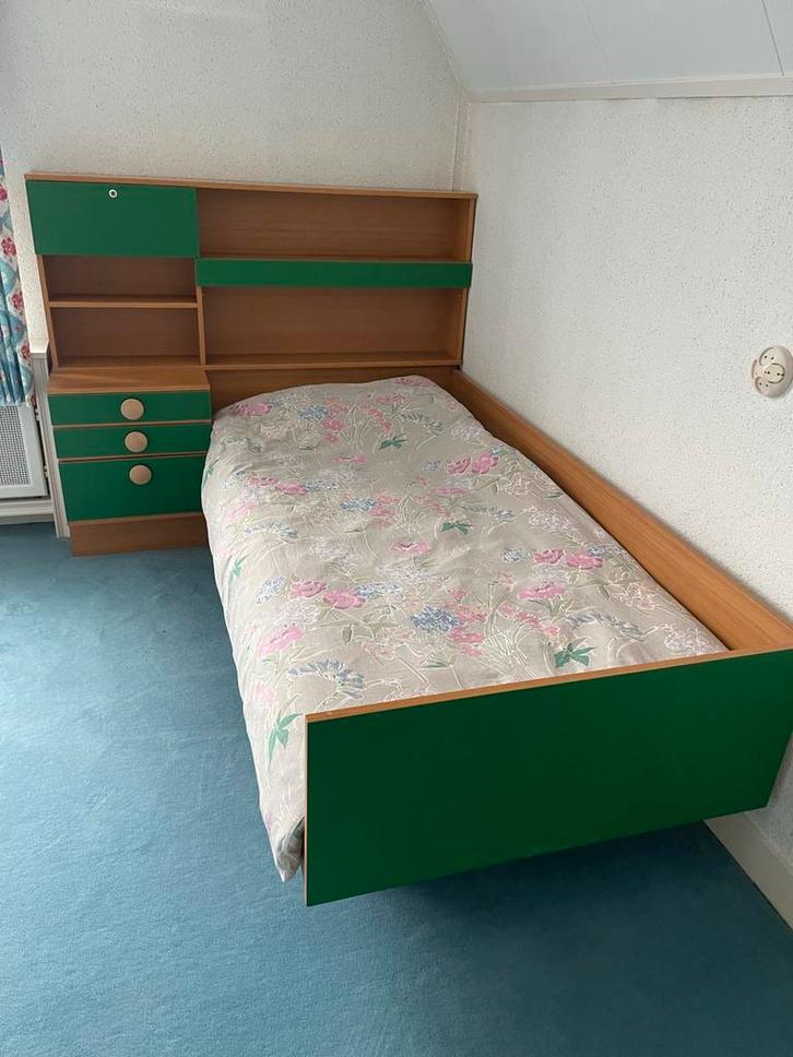 Tiener bed 90x190 met kast, Huis en Inrichting, Slaapkamer | Bedden, Gebruikt, Eenpersoons, 90 cm, 190 cm of minder, Hout, Overige kleuren