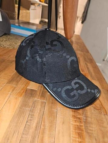Gucci pet beschikbaar voor biedingen