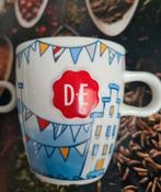 Douwe Egberts vlaggetjes kopjes, Huis en Inrichting, Ophalen of Verzenden, Zo goed als nieuw, Overige stijlen, Kop(pen) en/of Schotel(s)