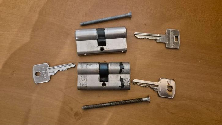 2x Cilinderslot met Sleutels, Doe-het-zelf en Verbouw, Hang- en Sluitwerk, Gebruikt, Slot, Overige materialen, Ophalen of Verzenden