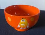 Oranje schaal van M&M’s met gele stippen en een gele M&M., Ophalen of Verzenden, Zo goed als nieuw, Gebruiksvoorwerp