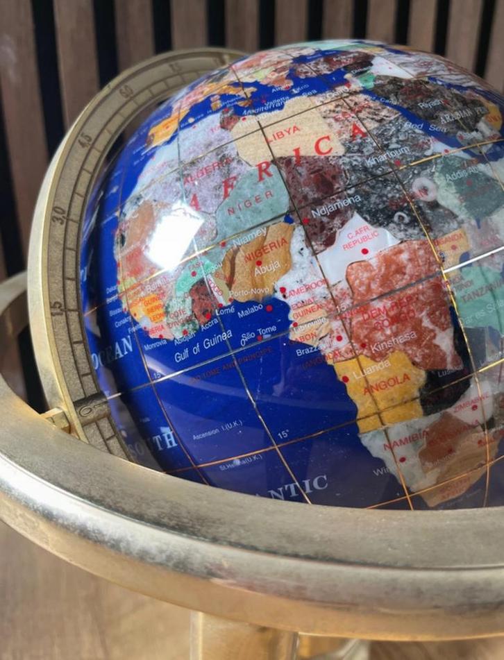 Lapis Lazuli Wereldbol met Gouden Standaard, Huis en Inrichting, Woonaccessoires | Wereldbollen, Gebruikt, Ophalen