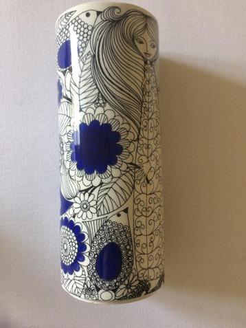 Pastoraali vaas, ontwerp Esteri Tomula voor Arabia beschikbaar voor biedingen