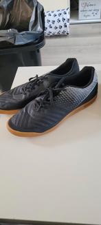 Zwarte zaalvoetbalschoenen maat 44, Ophalen of Verzenden, Zo goed als nieuw, Decathlon, Sportschoenen