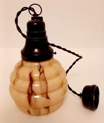 Art Deco opaline hanglamp gemarmerd geribbeld glas 1920/1930 beschikbaar voor biedingen