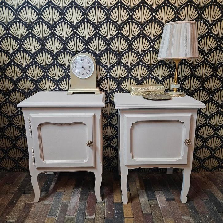 Leuke set beige houten nachtkastjes, Huis en Inrichting, Slaapkamer | Nachtkastjes, Ophalen