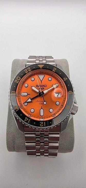 Seiko SSK005K1 GMT – Oranje Wijzerplaat, Sieraden, Tassen en Uiterlijk, Horloges | Heren, Zo goed als nieuw, Seiko, Staal, Staal
