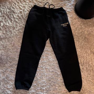 Fear Of God Essentials Maat L beschikbaar voor biedingen