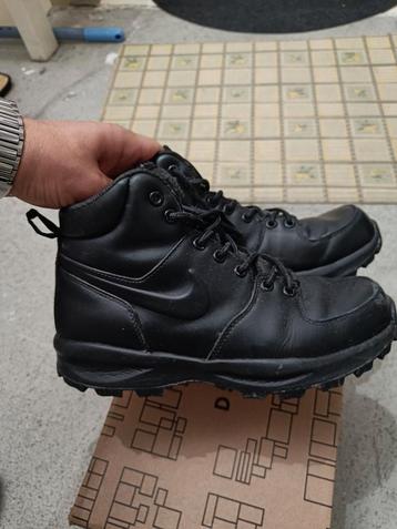 Nike schoenen maat 40.5 beschikbaar voor biedingen