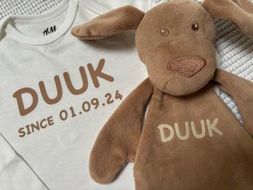 Leuke gepersonaliseerde baby en kinder items beschikbaar voor biedingen