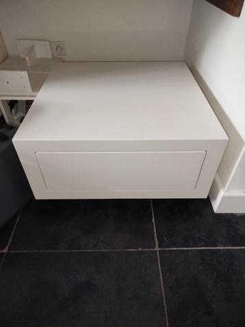 Goossens salontafel 70x70 cm. Met veel opbergruimte.  beschikbaar voor biedingen