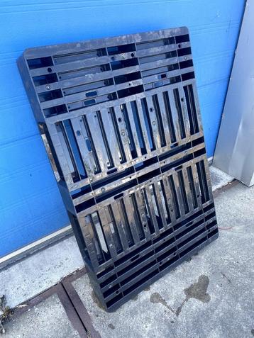 Kunststof palletten  beschikbaar voor biedingen