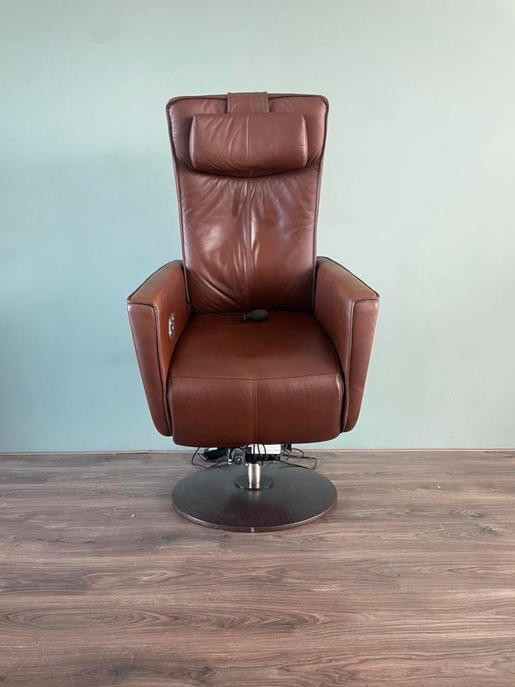 Bruine leren prominent sta op stoel / relax fauteuil L, Huis en Inrichting, Fauteuils, Zo goed als nieuw, 50 tot 75 cm, Minder dan 75 cm