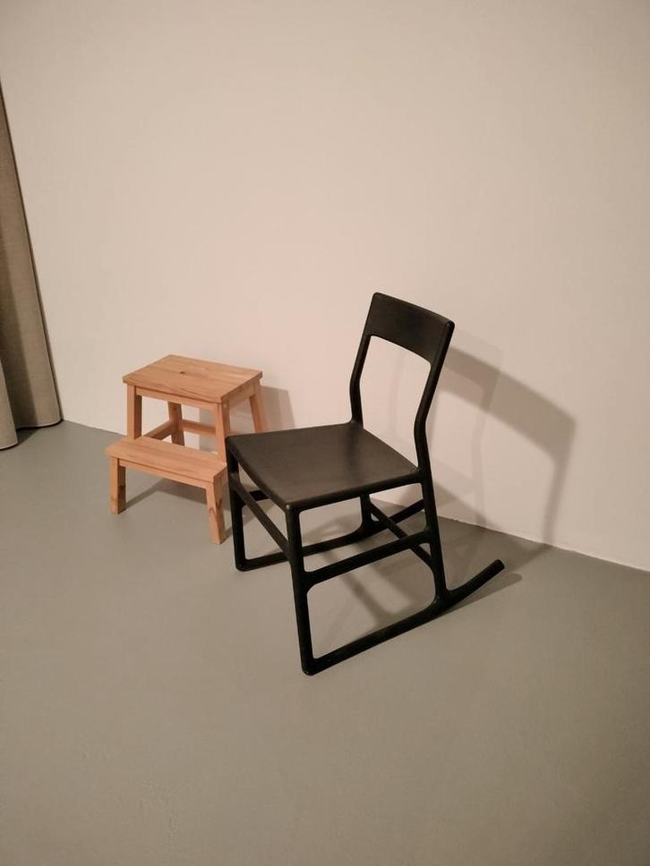 Ikea Ellan vintage schommelstoel, Huis en Inrichting, Stoelen, Zo goed als nieuw, Eén, Kunststof, Zwart, Ophalen
