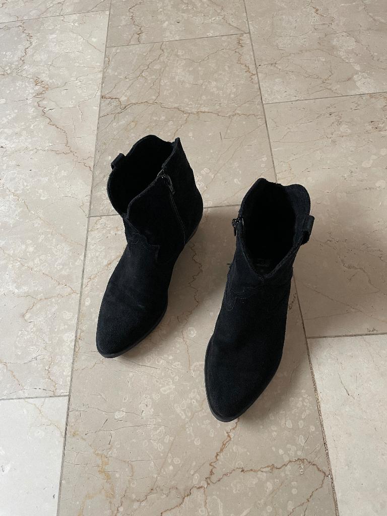 Italiaanse zwarte suede boots, Verzenden, Zwart, Lage of Enkellaarzen, Zo goed als nieuw