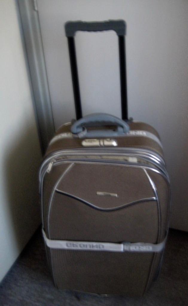 GROUND,LUXE KOFFER ,3 EXTRA BREDE WIELEN, Sieraden, Tassen en Uiterlijk, Koffers, Zo goed als nieuw, Overige materialen, 70 cm of meer