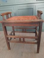 Oud Houten krukje met stoffen zitting, Huis en Inrichting, Krukjes, Ophalen, Gebruikt, Hout