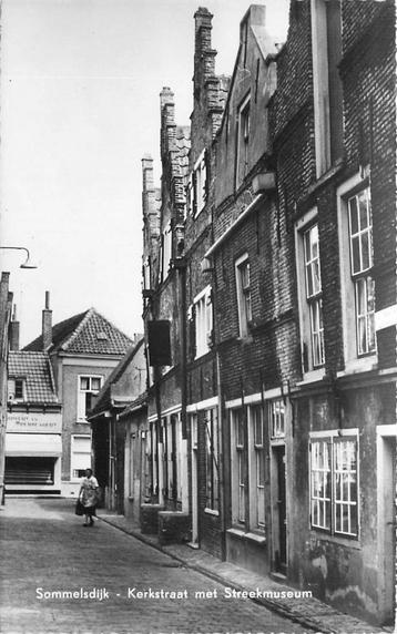 (388-473-019) Sommelsdijk Kerkstraat met Streekmuseum beschikbaar voor biedingen