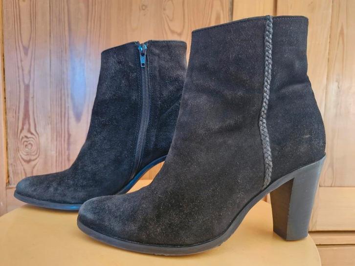 Valmy Moda zwart suède enkellaarzen mt 38 zgan, Kleding | Dames, Schoenen, Zo goed als nieuw, Lage of Enkellaarzen, Zwart, Ophalen of Verzenden