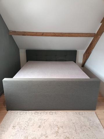 Moderne bedombouw 180x210 beschikbaar voor biedingen