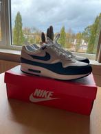 Nike Air Max 1 - Armory Navy - Maat 44,5 - ZGAN!, Kleding | Heren, Schoenen, Ophalen of Verzenden, Zo goed als nieuw, Blauw, Sneakers of Gympen