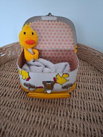 Knuffeldoekje in koffertje beschikbaar voor biedingen