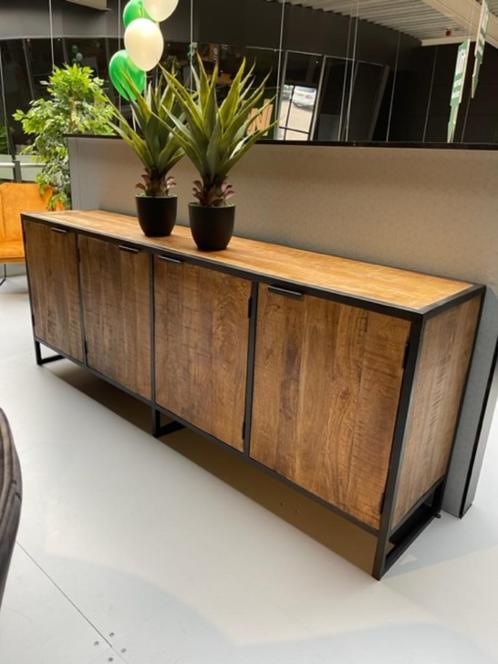 DRESSOIR 220 cm 4 deuren mango blank metaal voor actie prijs, Huis en Inrichting, Kasten | Dressoirs, Nieuw, 200 cm of meer, 25 tot 50 cm