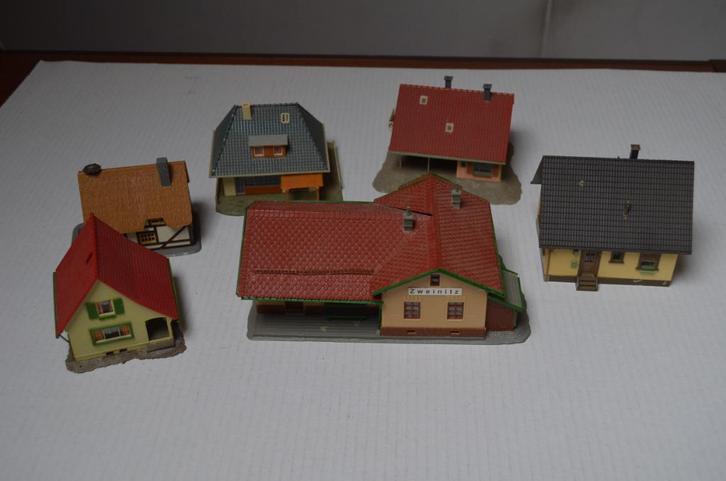 Dorp met station + woningen, gebouwd, HO, gebruikt, Hobby en Vrije tijd, Modeltreinen | H0, Gebruikt, Brug, Tunnel of Gebouw, Ophalen of Verzenden