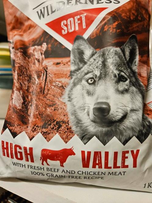 Blikjes - bakjes hondenvoer/ Rocco en Wolf of Wilderness, Dieren en Toebehoren, Dierenvoeding, Hond, Ophalen