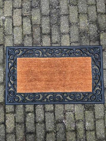 Rubberen deurmat met kokos borstel beschikbaar voor biedingen