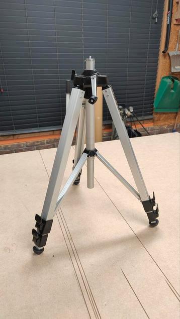 Statief voor laser of camera beschikbaar voor biedingen