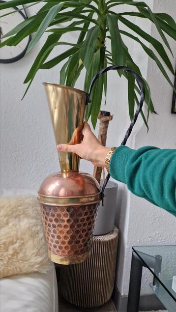 Antieke Koperen vaas/kruik gehamerd koper beschikbaar voor biedingen