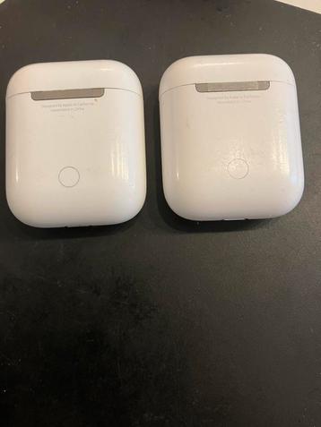 2 Apple airpods Case (2e (generatie) beschikbaar voor biedingen