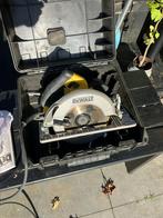Dewalt DWE576 cirkelzaag incl koffer en lineaal, Doe-het-zelf en Verbouw, Gereedschap | Zaagmachines, Ophalen, Cirkelzaag, Zo goed als nieuw