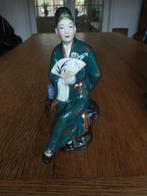 2 Antieke , porseleinen beeldjes uit Japan, Antiek en Kunst, Ophalen of Verzenden