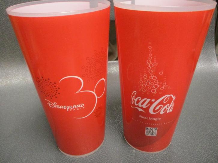 COCA COLA REAL MAGIC 30 JAAR DISNEYLAND PARIJS BEKERS, Verzamelen, Merken en Reclamevoorwerpen, Zo goed als nieuw, Gebruiksvoorwerp