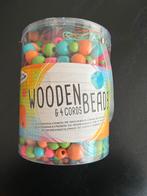 Houten kralen gekleurd, Ophalen of Verzenden, Zo goed als nieuw, Knutselen