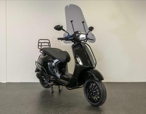 Vespa Sprint Black on Black NIEUW 0 KM, Fietsen en Brommers, Snorfietsen en Snorscooters, Nieuw, Vespa, Ophalen of Verzenden