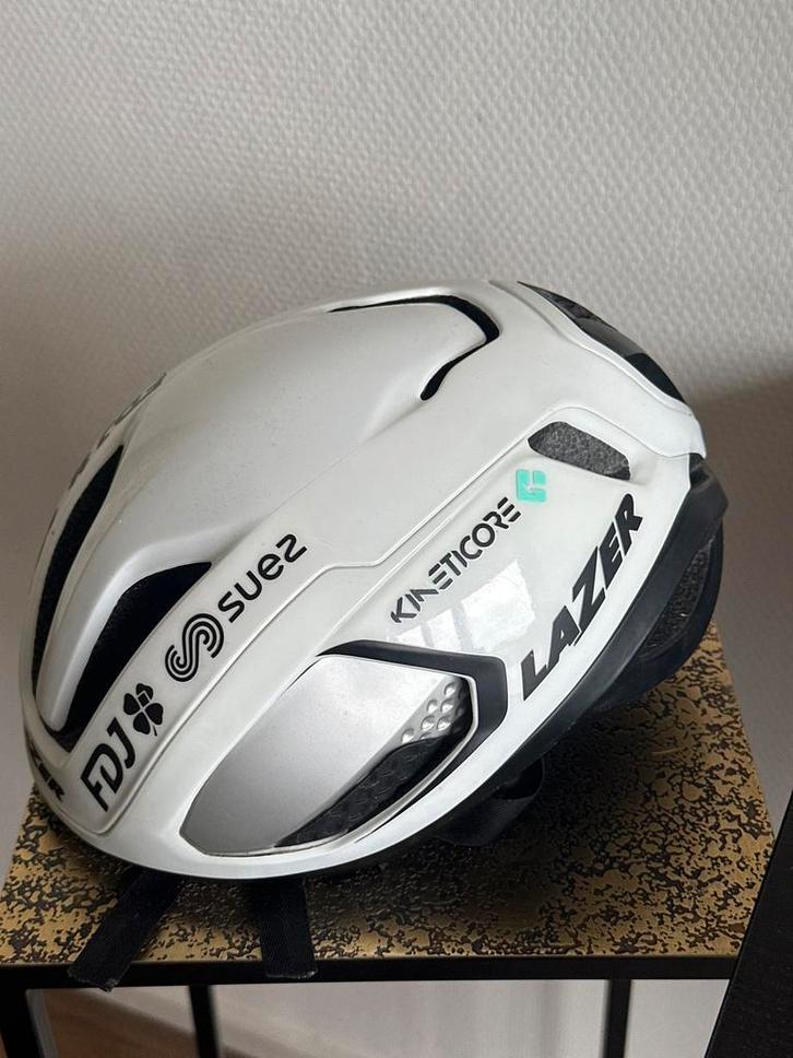 Lazer FDJ Suez Wielrenhelm MIPS - Goede Staat, Fietsen en Brommers, Fietsaccessoires | Fietshelmen, Gebruikt, Heer of Dame, Ophalen of Verzenden