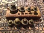 Koperen gewichten met bijbehorende houten blok, Antiek en Kunst, Ophalen of Verzenden, Koper