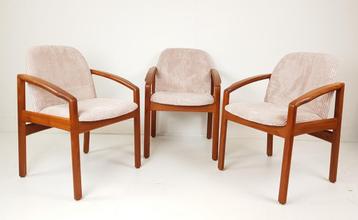 3 vintage Deense teakhouten stoelen roze ribstof nieuw  beschikbaar voor biedingen