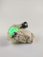 Hyaliet opaal met schorl, Ophalen of Verzenden, Mineraal