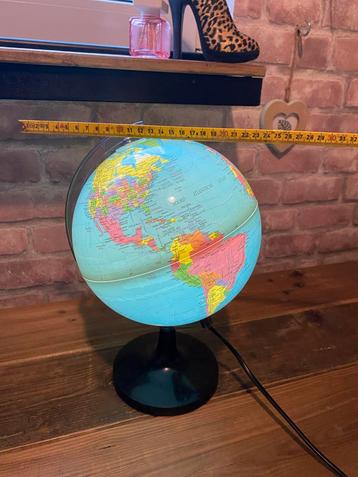 Wereldbol Lamp - 30x25 cm beschikbaar voor biedingen