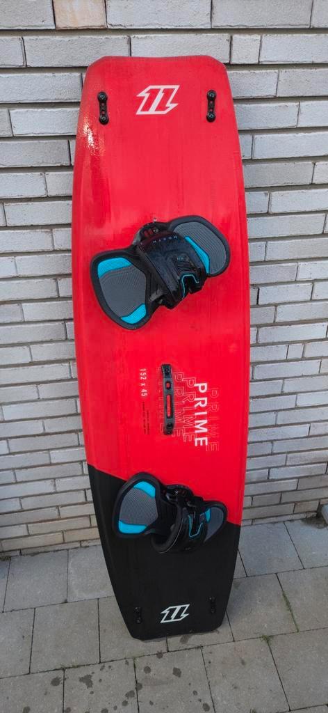 North Prime Kiteboard 152x45 - Twintip, Watersport en Boten, Kitesurfen, Gebruikt, 4 m² of minder, Twintip, Ophalen of Verzenden