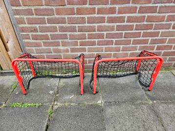2 Voetbaldoeltjes te koop beschikbaar voor biedingen