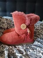 Ugg Australia Bailey Charms Boots Maat 37, Lage of Enkellaarzen, Ophalen of Verzenden, Gedragen, Rood