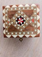 Mooi oosters houten kistje met o.a been ingelegd, Antiek en Kunst, Curiosa en Brocante, Ophalen of Verzenden